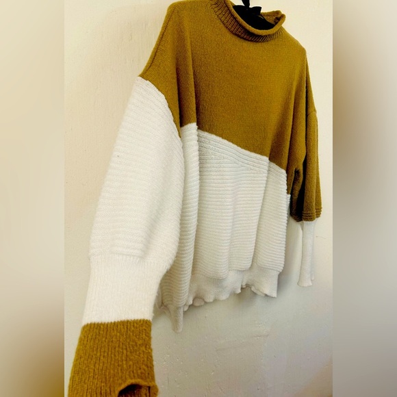 Tan/white color block, ribbed comfy sweater - size 1X $15 - Picture 2 of 4